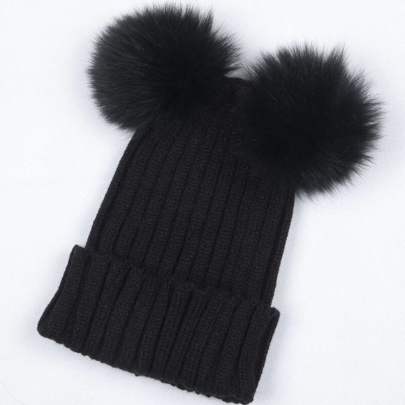 Black knitted Pom Pom beanie - Picture 2 of 4